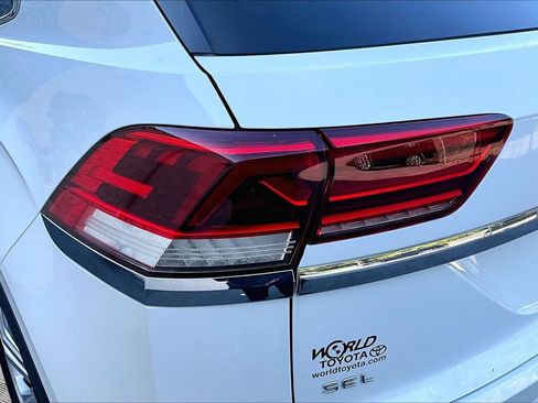 Used 2020 Volkswagen Atlas Cross Sport SEL AWD/4WD image 29