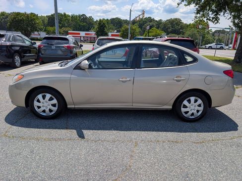 Used 2009 Hyundai Elantra GLS FWD image 2