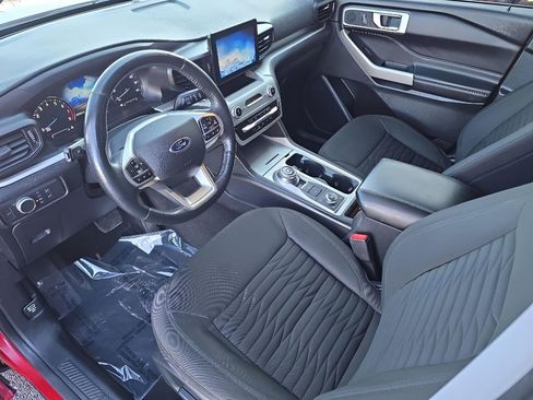 Used 2021 Ford Explorer XLT image 9