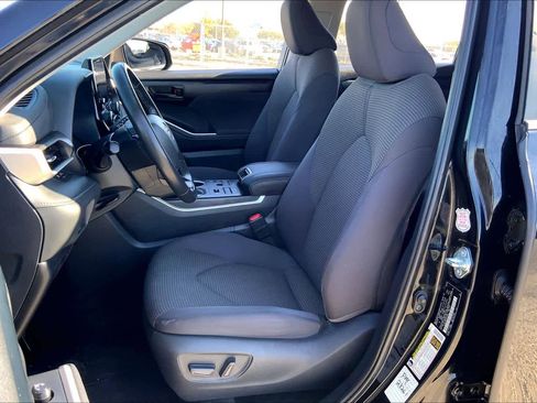 Certified 2024 Toyota Highlander LE image 8