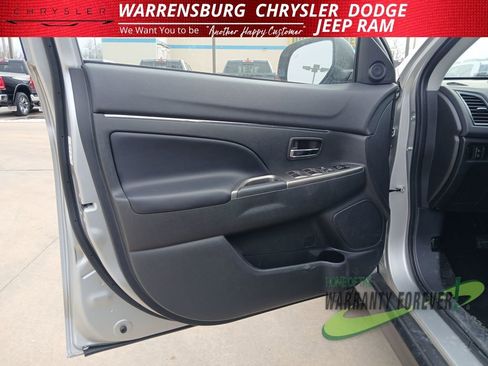 Used 2024 Mitsubishi Outlander Sport SE image 12