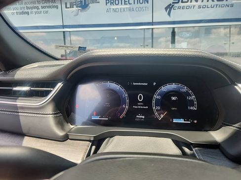 Used 2025 Jeep Grand Cherokee Limited AWD/4WD image 13