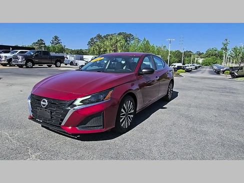 Used 2025 Nissan Altima 2.5 SV FWD image 37