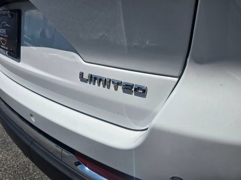 Used 2023 Jeep Grand Cherokee Limited AWD/4WD image 40