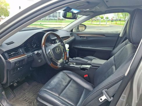 Used 2015 Lexus ES 350 w/ Luxury Package FWD image 3