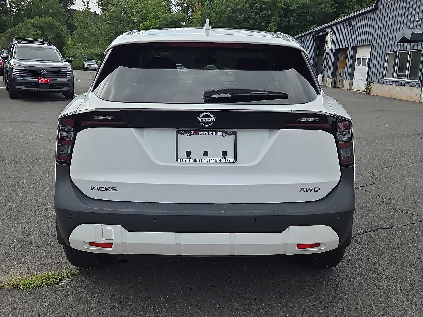 Used 2025 Nissan Kicks SV AWD/4WD image 5