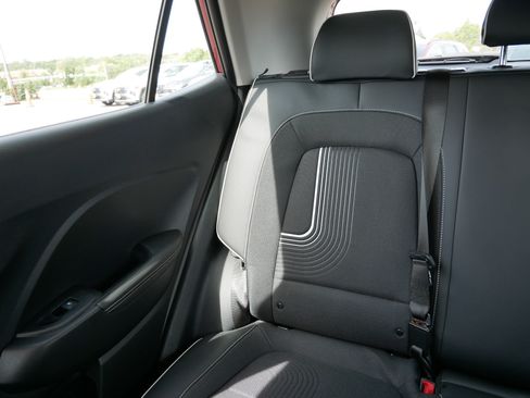 Used 2024 Hyundai Venue Limited FWD image 12