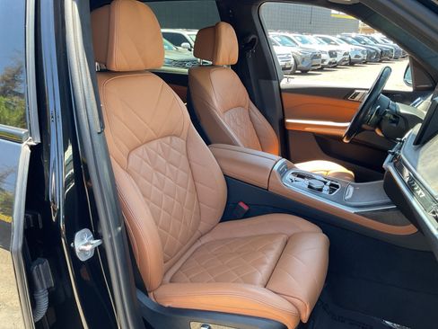 Used 2023 BMW X7 xDrive40i w/ M Sport Package AWD/4WD image 21