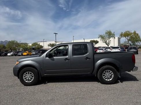 Used 2018 Nissan Frontier SV image 6