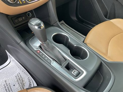 Used 2021 Chevrolet Equinox Premier image 17