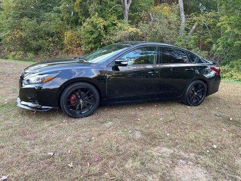 Used 2016 Nissan Altima 3.5 SL w/ 3.5 Technology Package image 14