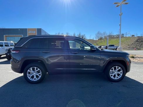 Certified 2022 Jeep Grand Cherokee Limited image 3