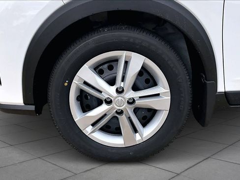 New 2025 Nissan Kicks Play S image 9