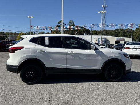 Used 2019 Nissan Rogue Sport S image 24