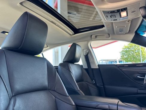 Used 2020 Lexus ES 350 w/ Premium Package FWD image 17