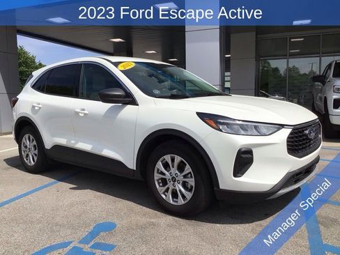 Used 2023 Ford Escape Active w/ Cold Weather Package FWD image 3