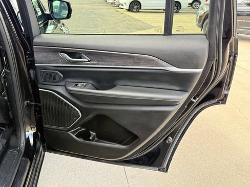 Used 2024 Jeep Grand Cherokee L Limited w/ Black Appearance Package AWD/4WD image 24