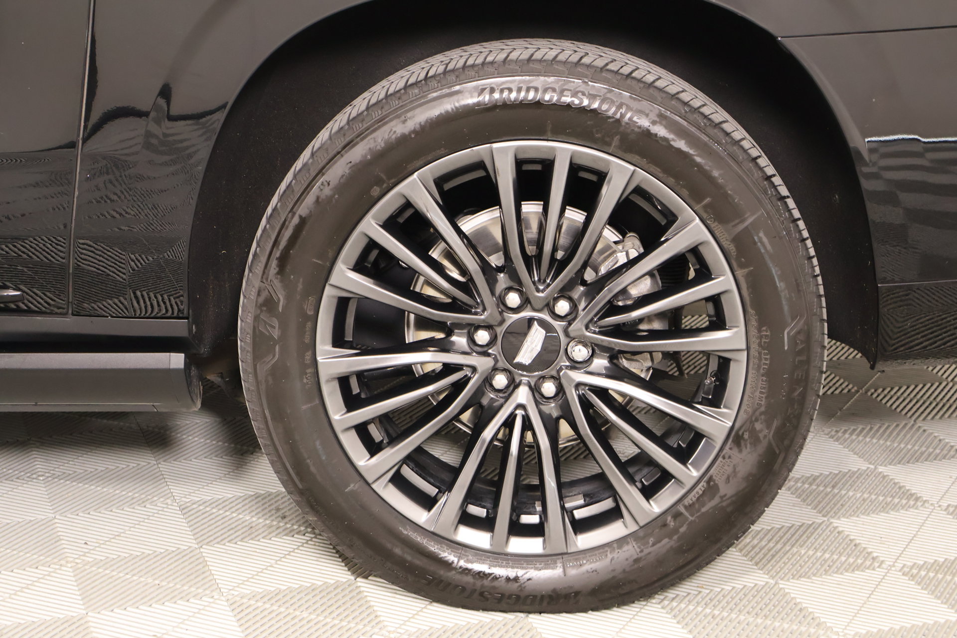 Used 2025 Cadillac Escalade ESV Sport Platinum w/ LPO, Floor Liner Package AWD/4WD image 22