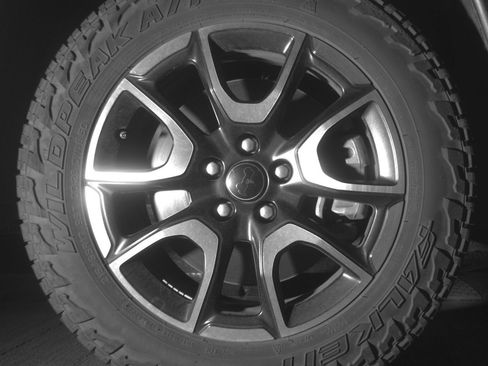 Used 2025 Jeep Compass Trailhawk AWD/4WD image 13