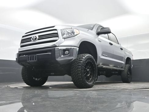 Used 2017 Toyota Tundra SR5 AWD/4WD image 17