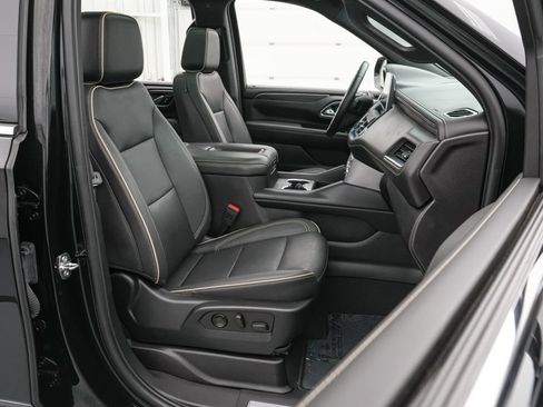 Used 2023 GMC Yukon XL SLT w/ SLT Luxury Package AWD/4WD image 25