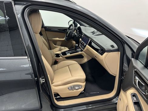 Certified 2026 Porsche Macan AWD/4WD image 43