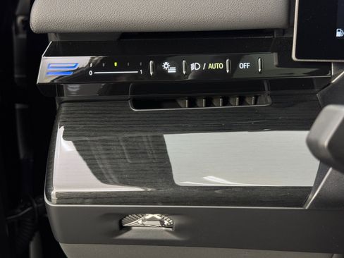 Used 2026 BMW 530i w/ M Sport Package image 19