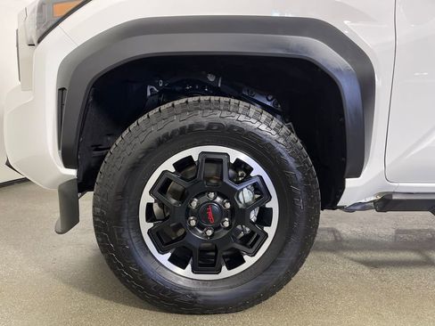 Used 2025 Toyota Tacoma TRD Off-Road AWD/4WD image 11