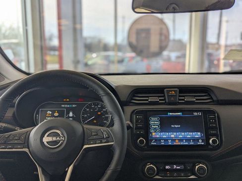 New 2025 Nissan Versa SR w/ Trunk Package FWD image 19