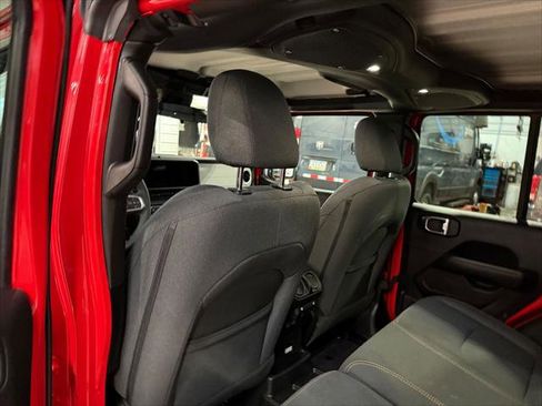 Certified 2025 Jeep Wrangler Unlimited Sahara AWD/4WD image 30