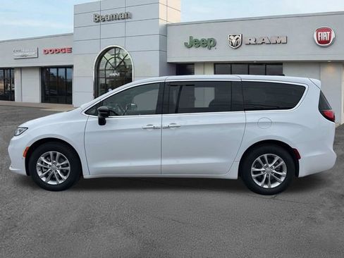 New 2026 Chrysler Pacifica Select FWD image 4