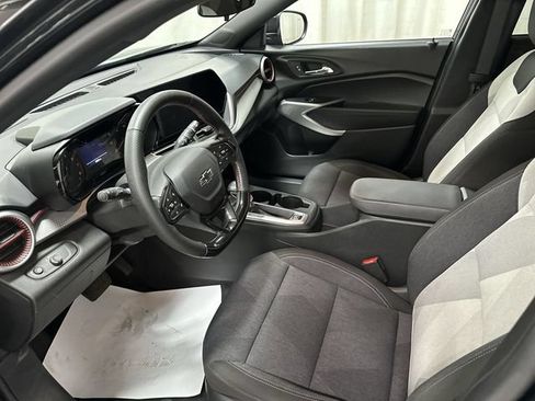 Used 2024 Chevrolet Trax RS w/ Sunroof Package FWD image 14
