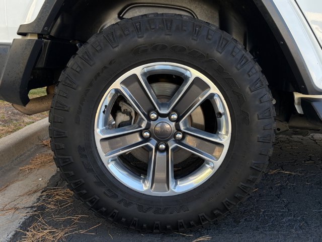 Used 2019 Jeep Wrangler Unlimited Sahara w/ Safety Group AWD/4WD image 26