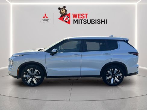 New 2026 Mitsubishi Outlander SE image 3