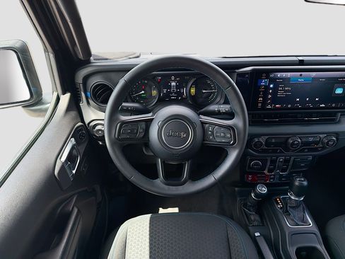 Used 2024 Jeep Wrangler Unlimited Rubicon 4xe image 17