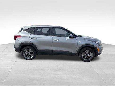 Certified 2025 Kia Seltos LX image 6