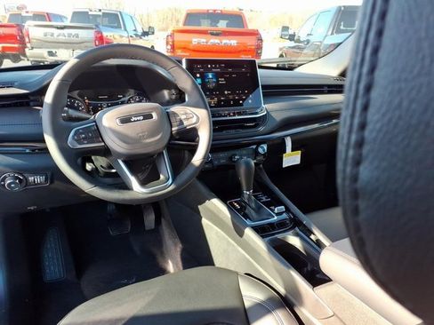 New 2026 Jeep Compass Latitude image 11