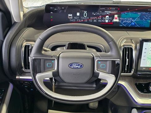 New 2025 Ford Expedition Platinum w/ Platinum Ultimate Package image 18