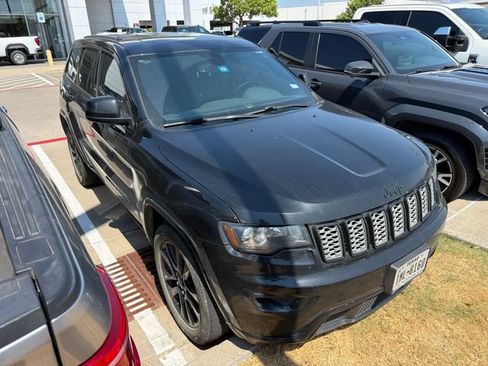 Used 2019 Jeep Grand Cherokee Altitude AWD/4WD image 2