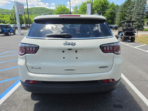 Used 2020 Jeep Compass Latitude w/ Cold Weather Group AWD/4WD image 4