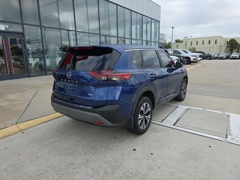 Used 2023 Nissan Rogue SV FWD image 4