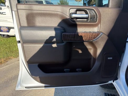 Used 2023 GMC Sierra 2500 Denali w/ Denali Ultimate Package image 13