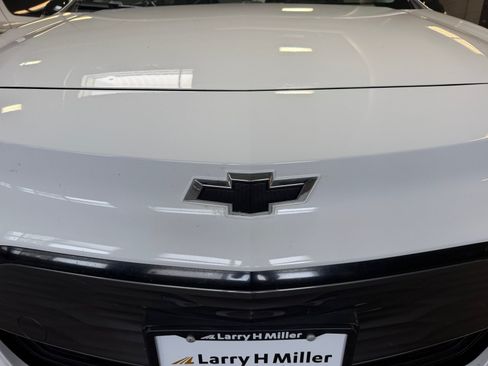 Used 2022 Chevrolet Bolt EUV LT w/ Comfort Package FWD image 23