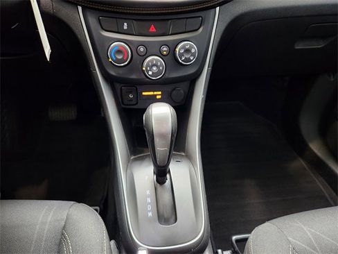 Used 2020 Chevrolet Trax LT image 24