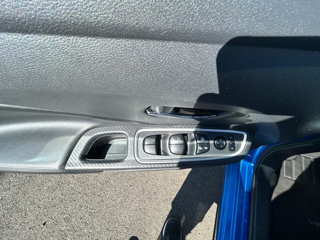 Used 2021 Nissan Versa SR FWD image 16