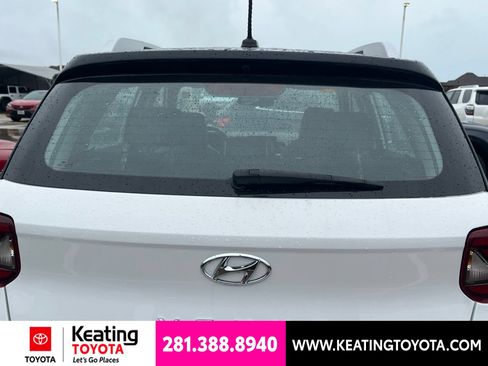Used 2023 Hyundai Venue Limited FWD image 5