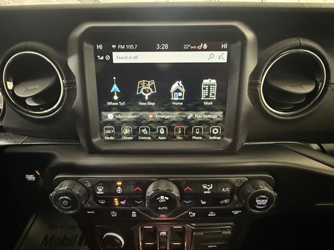 Used 2021 Jeep Wrangler Unlimited Sahara image 33