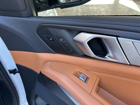 Used 2022 BMW X7 xDrive40i w/ M Sport Package image 25