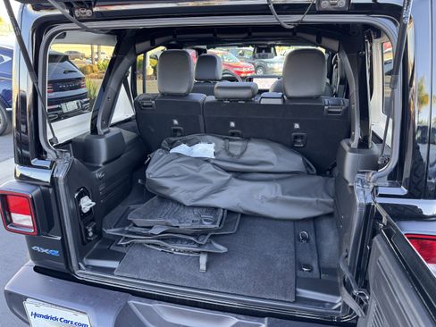 Used 2025 Jeep Wrangler Willys image 38