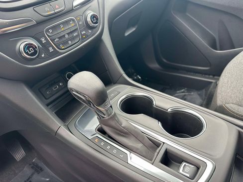 Used 2024 Chevrolet Equinox LT FWD image 13
